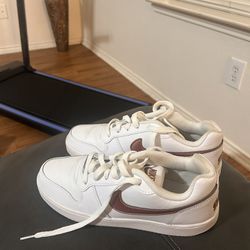 Nike shoes size 9 women’s 