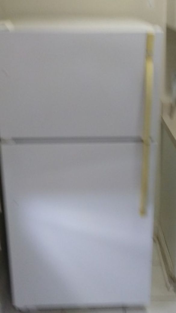 All Apartment Size Refrigerators 28in