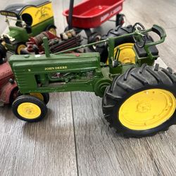 Vintage  2 Big Metal Tractors Jhon deer Scale 1/16 and other vintage collectibles 35 for everything in the picture 