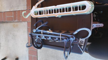 COLLEGE DORM / SPACE SAVING HANGERS