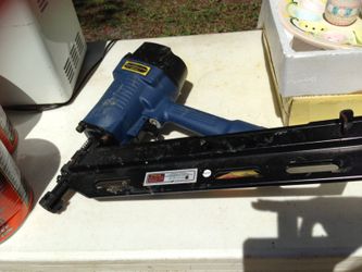 Central pneumatic 28° clipped head framing nailer