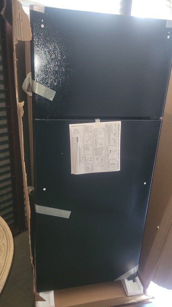 GE 28" REFRIGERATOR BRAND NEW CAN DELIVER