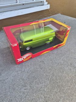 2005 Hot Wheels Classics 1:18 Scale Customized VW Drag Bus Green Limited Edition Never Open