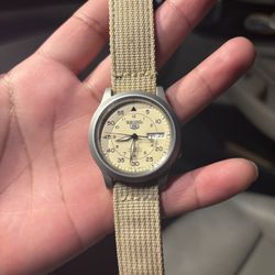 Seiko 5 Men's Automatic Day/Date 21J Exhibition Back Beige Dial Canvas