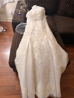 Oleg Cassini. Ivory Beaded Lace Wedding Gown