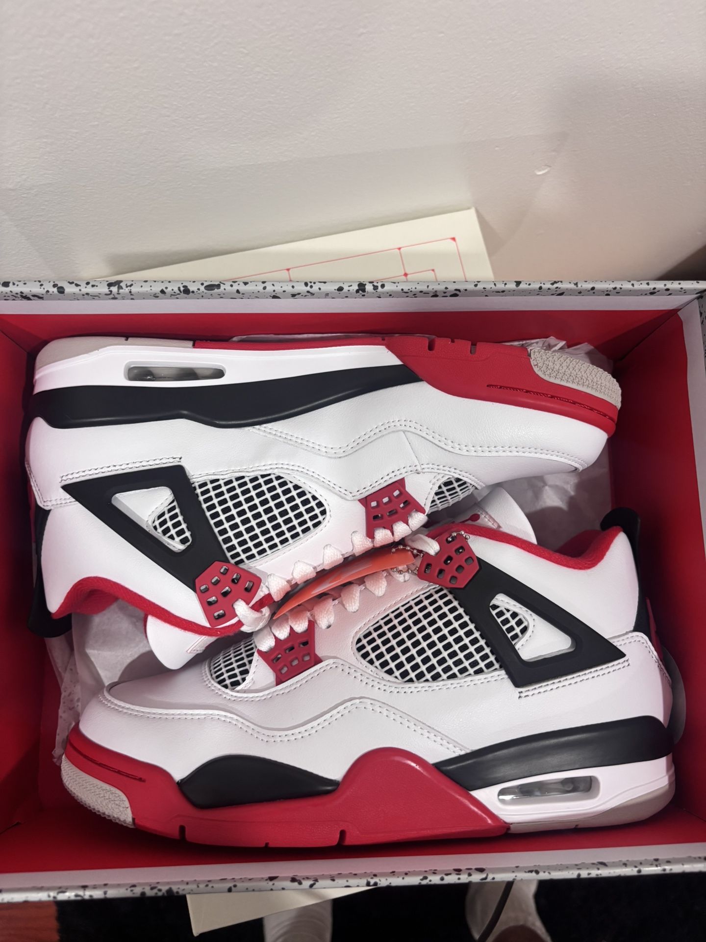 Jordan 4 Fire Red Size 9
