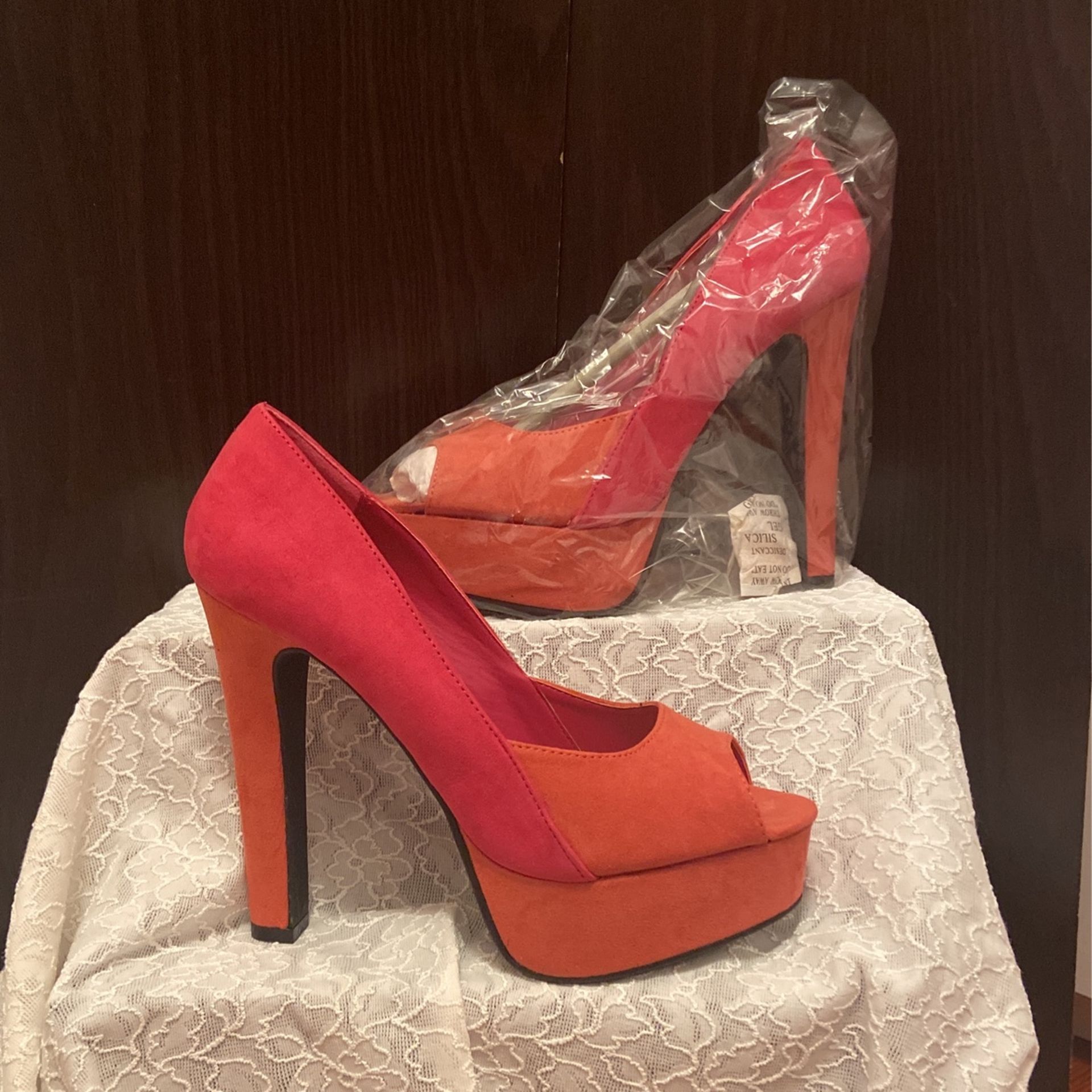 Diva Lounge Size 8, Coral/Fuschia New In Box