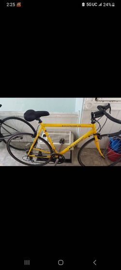 Road mountain bike lacking young black and yellow