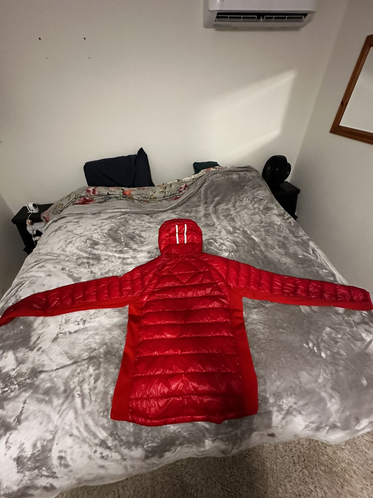 XL Men’s Canada Goose HyBridge Lite Down Jacket/Hoodie