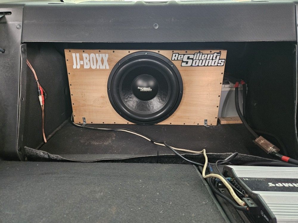 Resilient sounds platinum 15, Custom made JJ box, Taramps smart 3k, xs power xp3000.