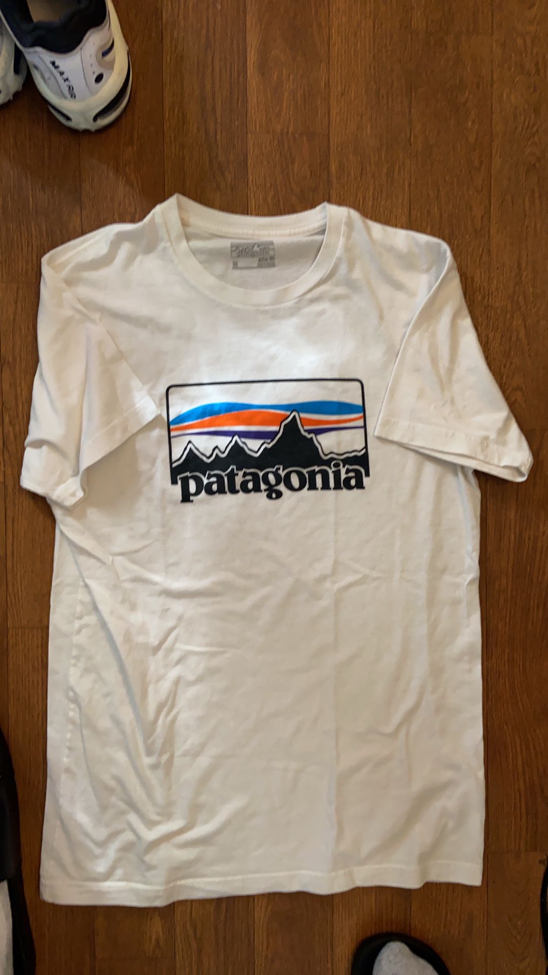 Patagonia tee size medium 40$