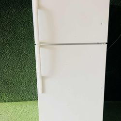 GE TOP FREEZER REFRIGERATOR 