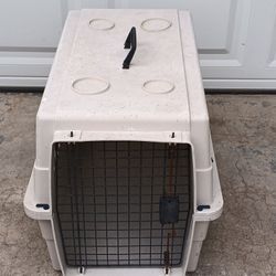 Large Dog Cage In Dog Kennel In Very Good Condition 
