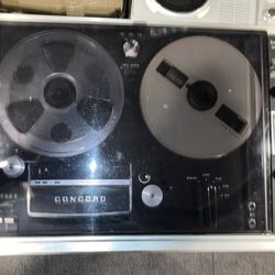 Comes With The Wires It Had. It Does Turn On.