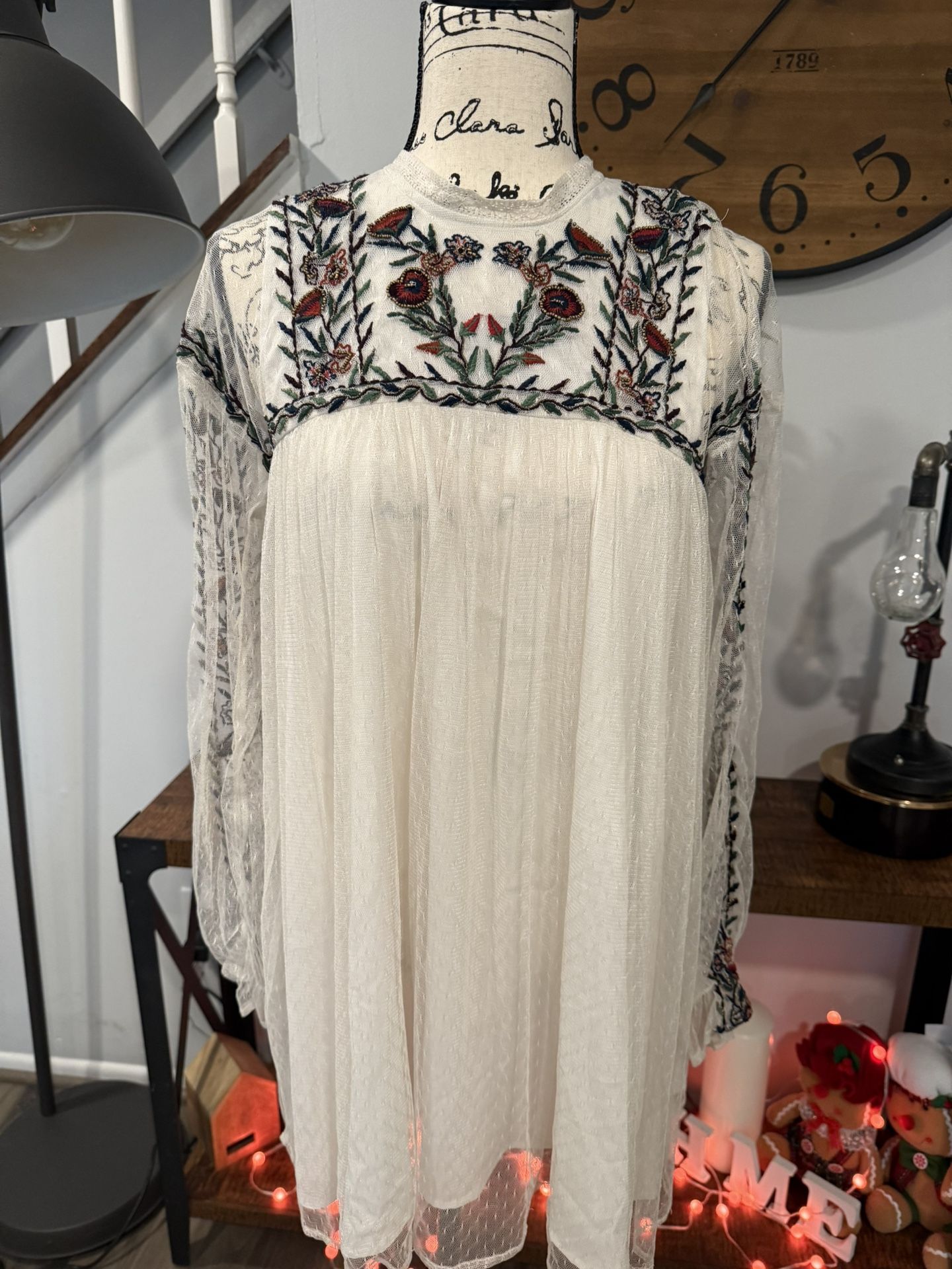 Zara Embroidered Floral White Dress Size XS