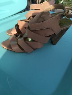 Pretty tan pumps. Size 7