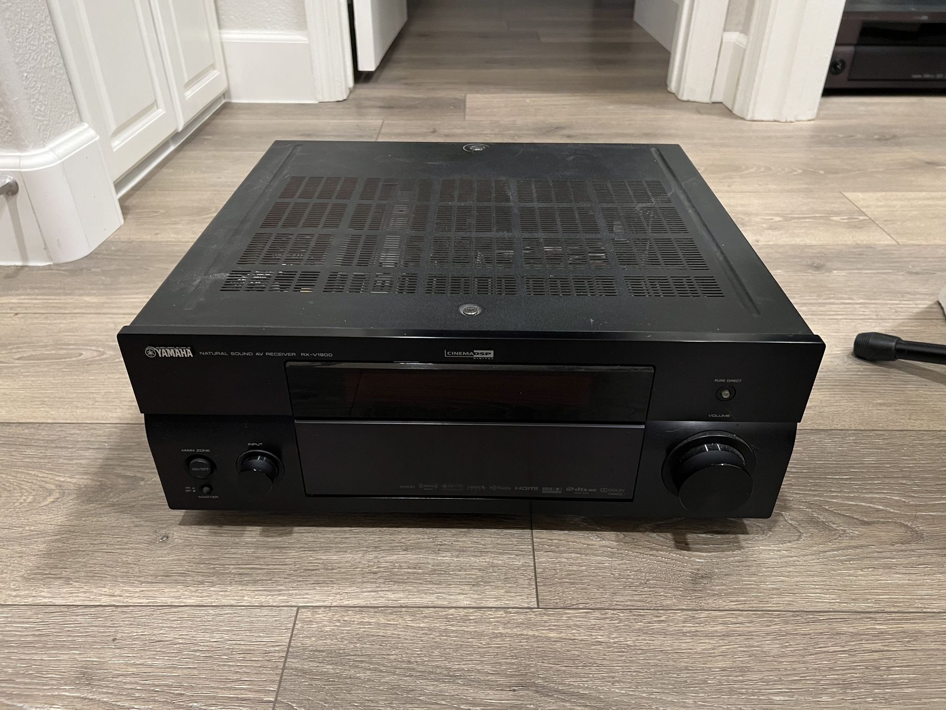Yamaha RX-V1900 7.1 Amplifier