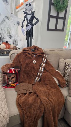 New Star Wars Chewbacca Adult Costume with tags. Also including a Mask that makes sounds