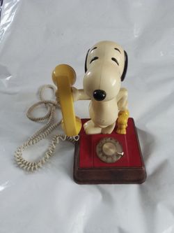 Vintage Snoopy Rotary Dial Telephone