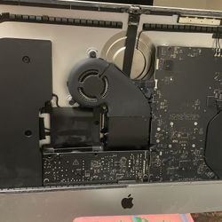 iMac 2017 For Parts Or Fix up  (price  Neg)