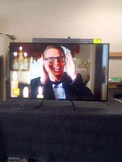 55 inch Sony bravia Android 4k smart tv missing the stand needs to be mounted on the wall beautiful tv comes with remote control shows great quality c