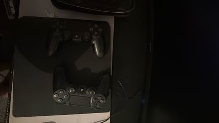 Selling a PS4 works, comes with all the cords and controllers Selling a PS4 works, comes with all the cords and controllers