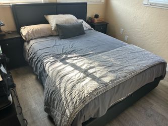 Queen bed with mattress topper