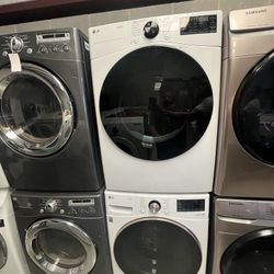 New LG Washer and Dryer Set (GAS)