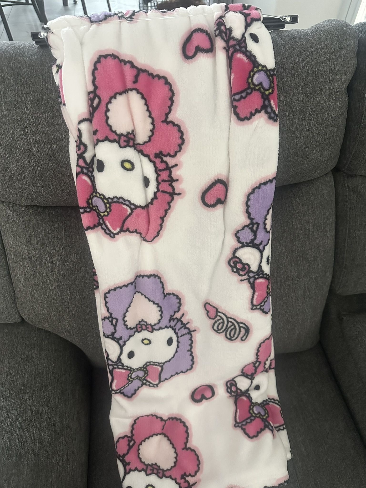 Hello Kitty Throw