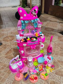 Minnie mouse kitchen... included everything toys