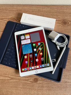 iPad 7th Generation  32GB WiFi + Cellular (Unlocked) with keyboard, pen & Accessories