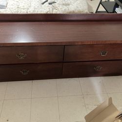 4- drawer wood dresser