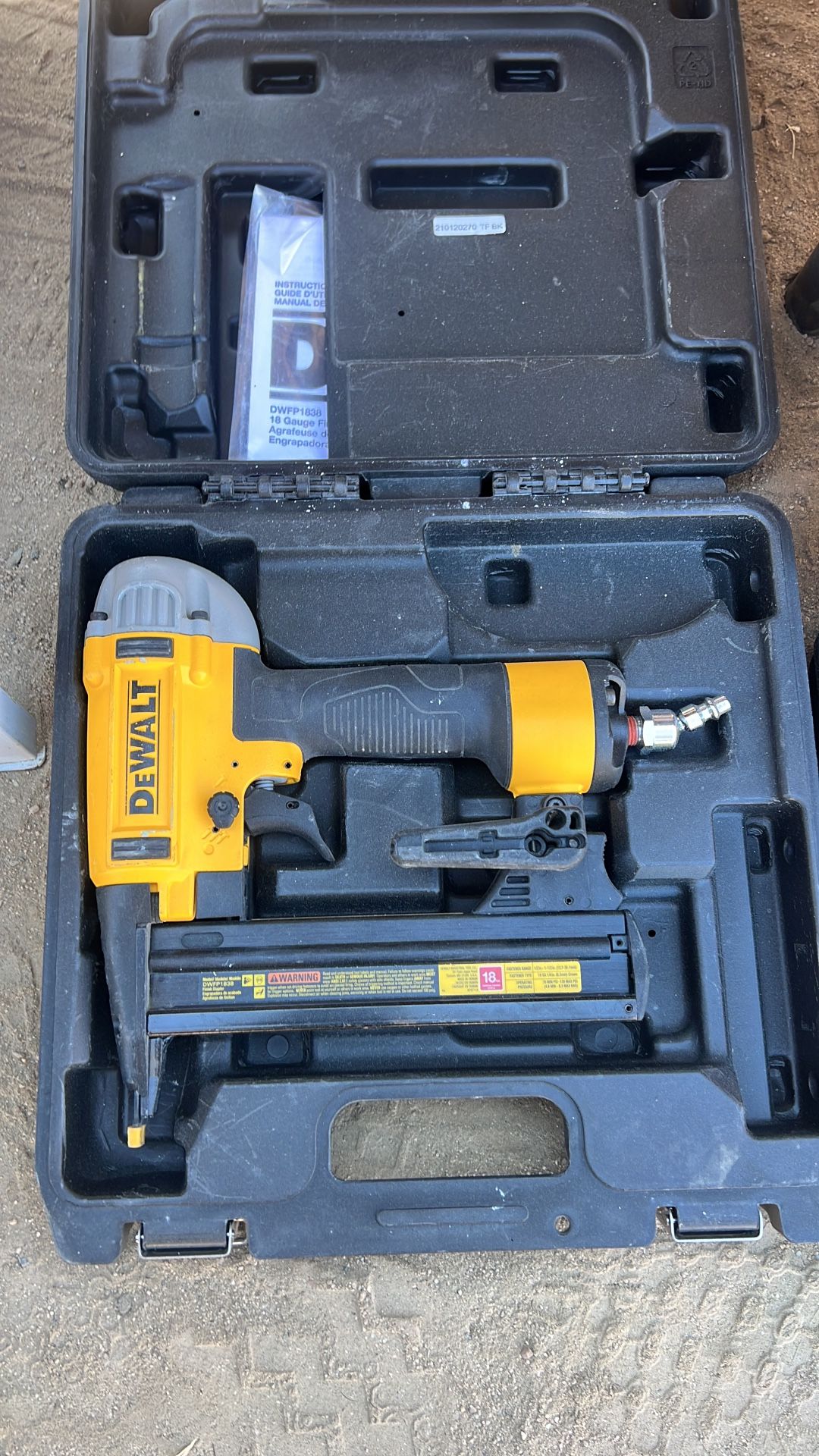 Pistola De Clavos Dewalt
