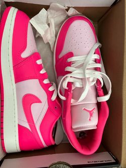 Pink nike