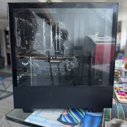 pc with 144htz monitor and other accessories