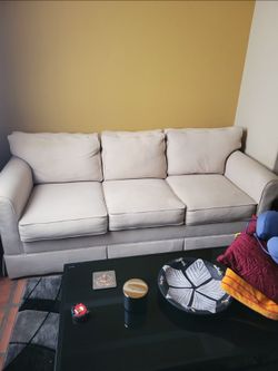 Classic 3-Seat Cream Sleeper Sofa (Pull-Out Queen Bed) – Great Structure