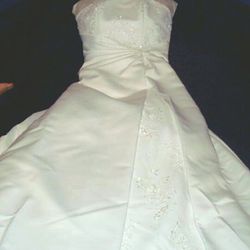 Beautiful  Wedding Dress WITH under slip & Veil