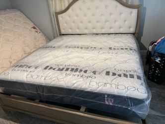 NEW MATTRESS KING SIZE PLUSH WITH BOX SPRING