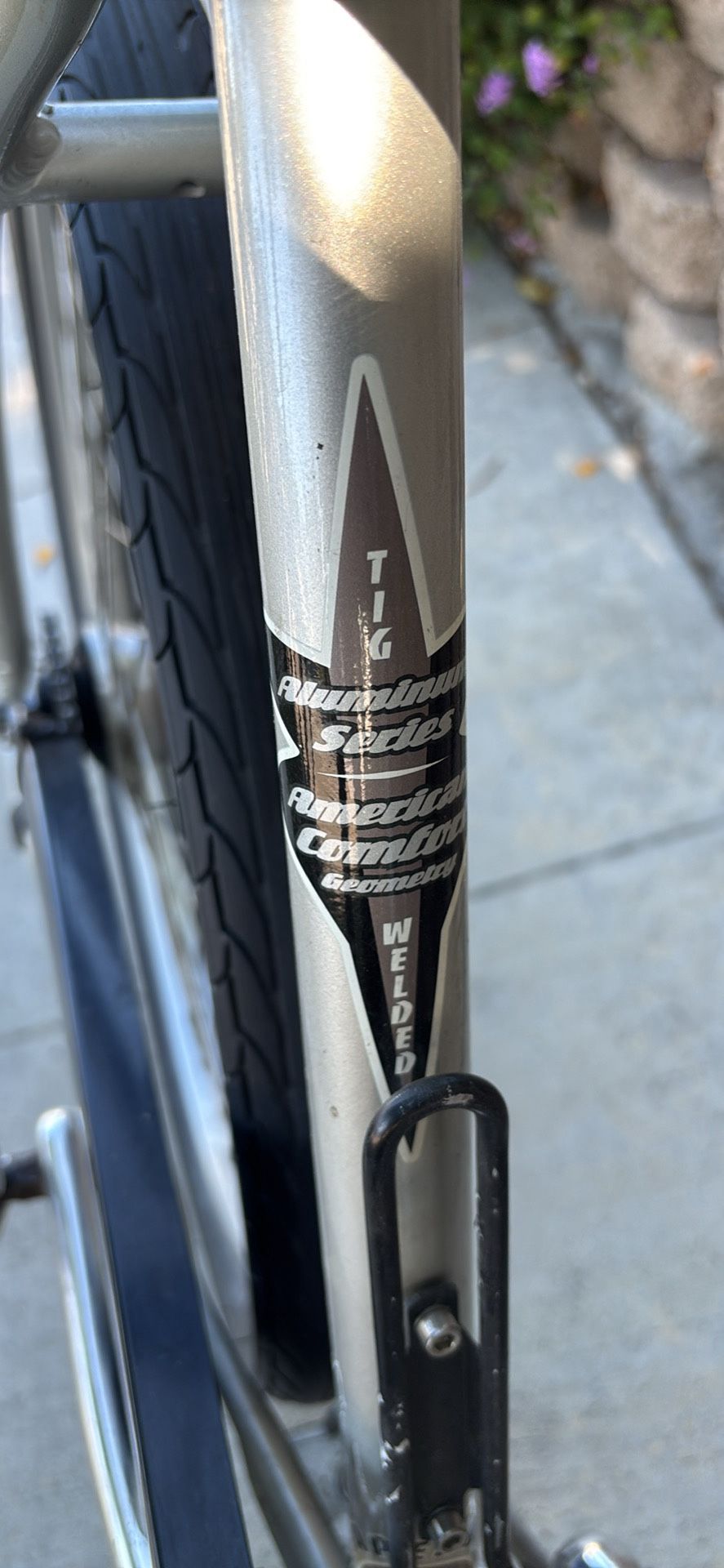 ELECTRA SPEED ON THE HUB Like NEW W/ROLLER BRAKES Aluminum Frame