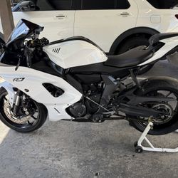 2023 Yamaha R7