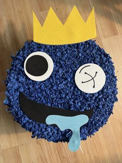 Rainbow Friends Blue Piñata 