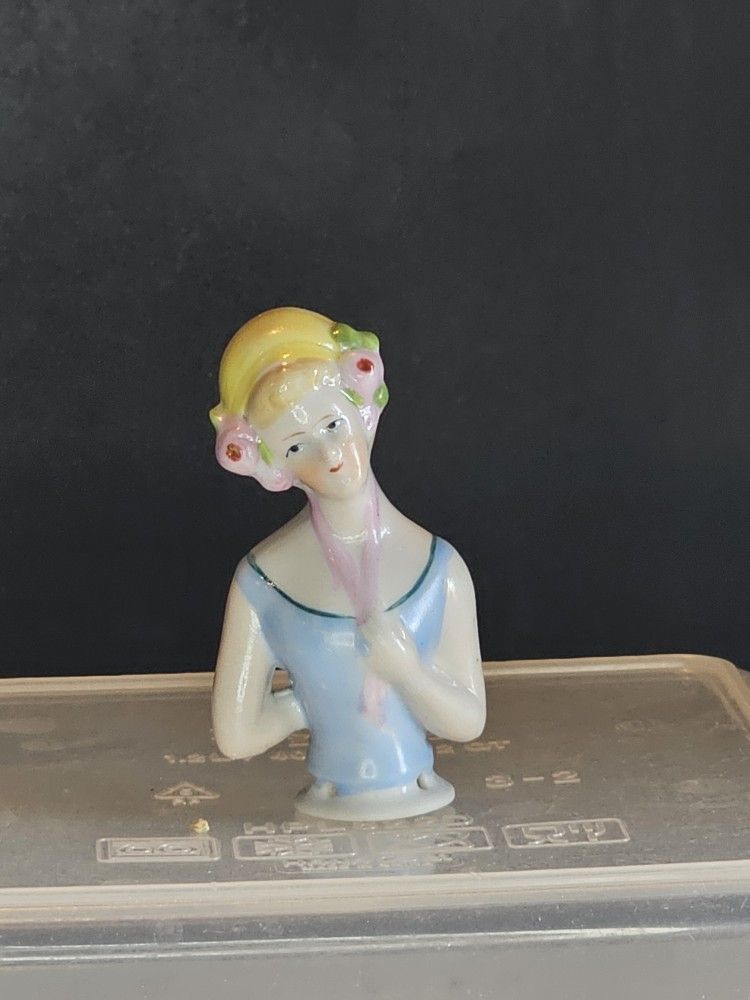 VTG 4" half doll / pincushion doll, lady in blue dress w scarf, yellow flowered bonnet