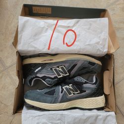New Balance men size 10