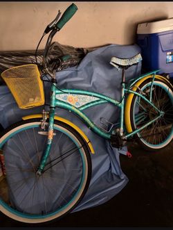 Woman’s beach cruiser