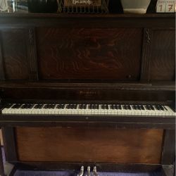 Piano Antique 
