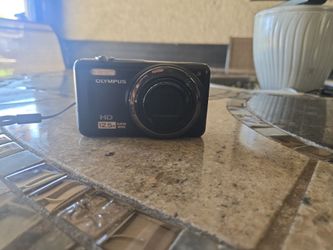 OLYMPUS VR-320 compact Digital Camera 14MP 12..5x Zoom with charger