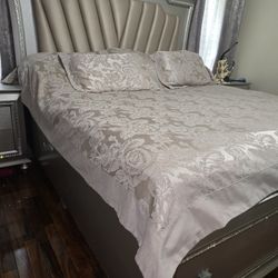 6 Pcs Bedroom Set,  King Bed , DRESSER,  Drawer With Mirror And 2 Nightstands