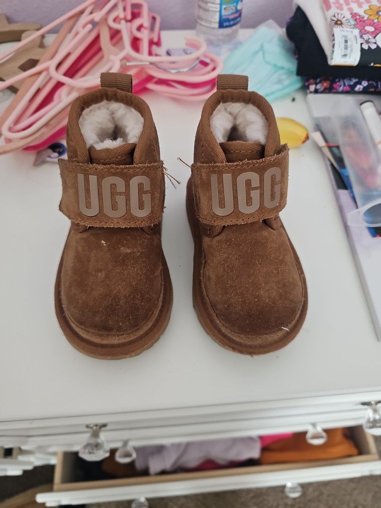 Toddler Uggs Size 6