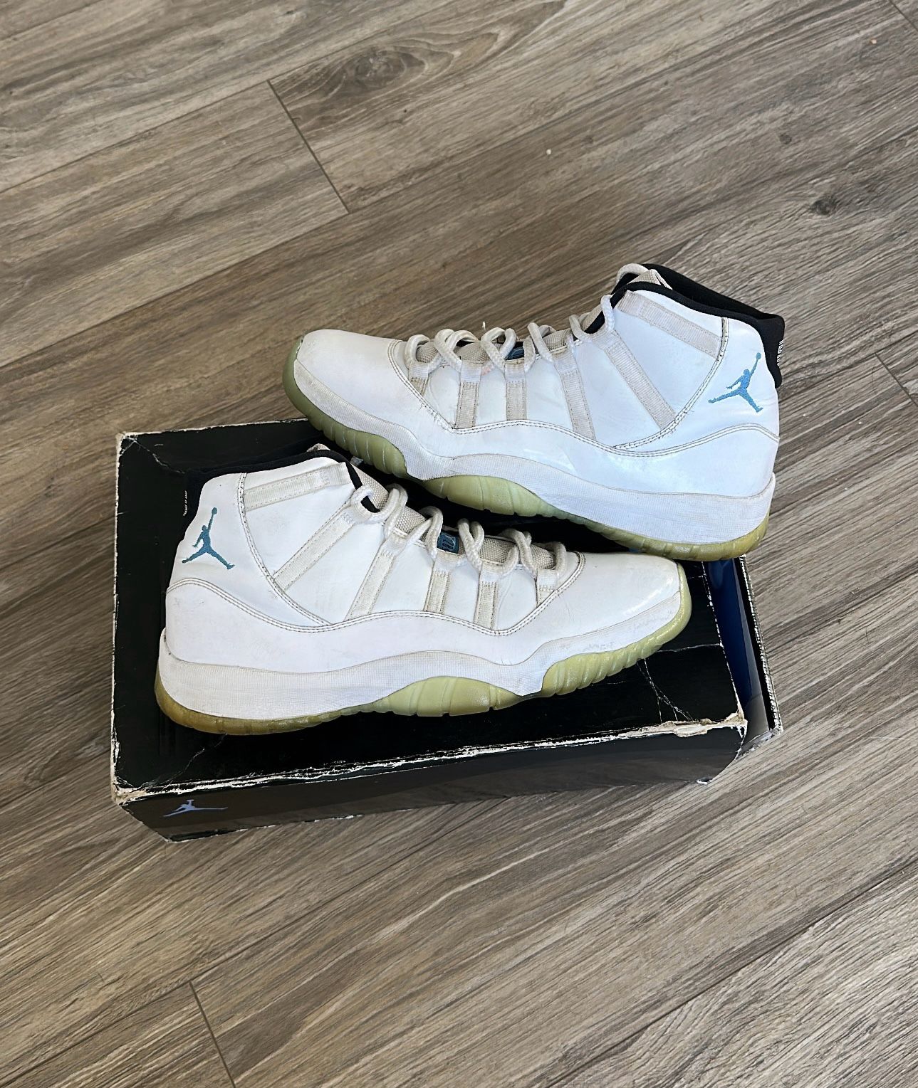 Jordan 11 Legend Blue Size 10.5