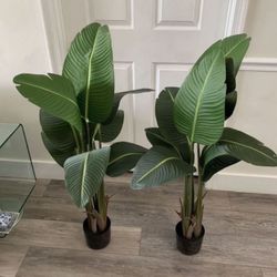 Pretty Artificial Plant 4 Ft Tall Set Of 2 ! Brand New 